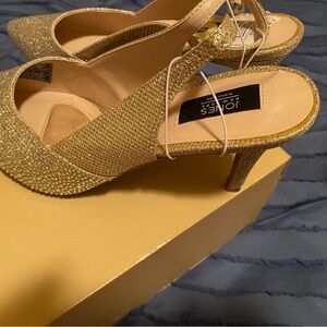 Brand new Jone New York gold sling back pumps